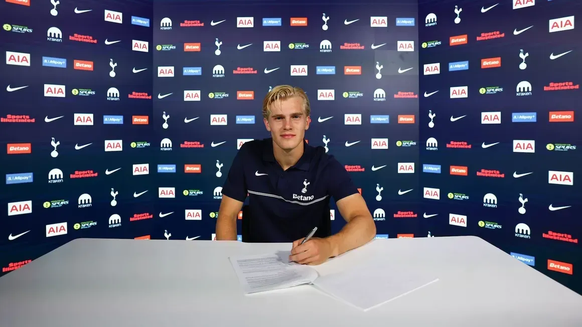 Oficial: Lucas Bergvall renova com o Tottenham